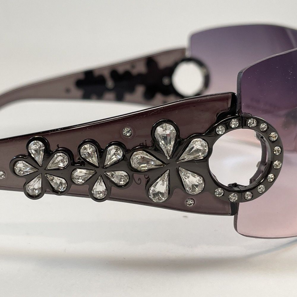 Hot In Hollywood Women’s Sunglasses & Case Purple To Pink Crystal Flower Design - Picture 6 of 14